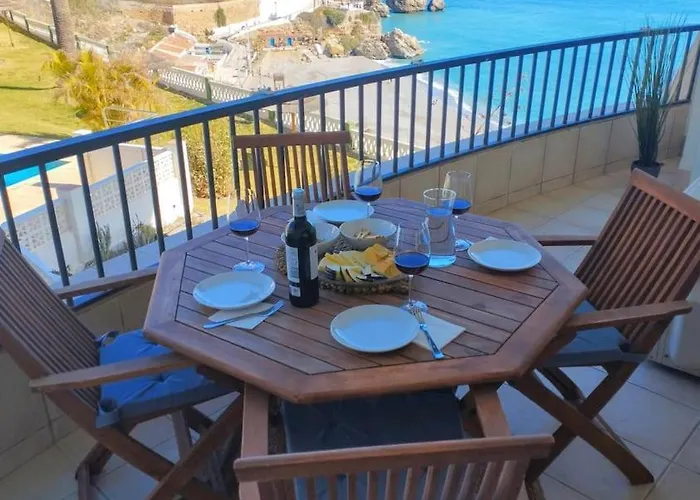 Apartment 2 Bedroom With Sea Views, Acapulco Playa, Nerja